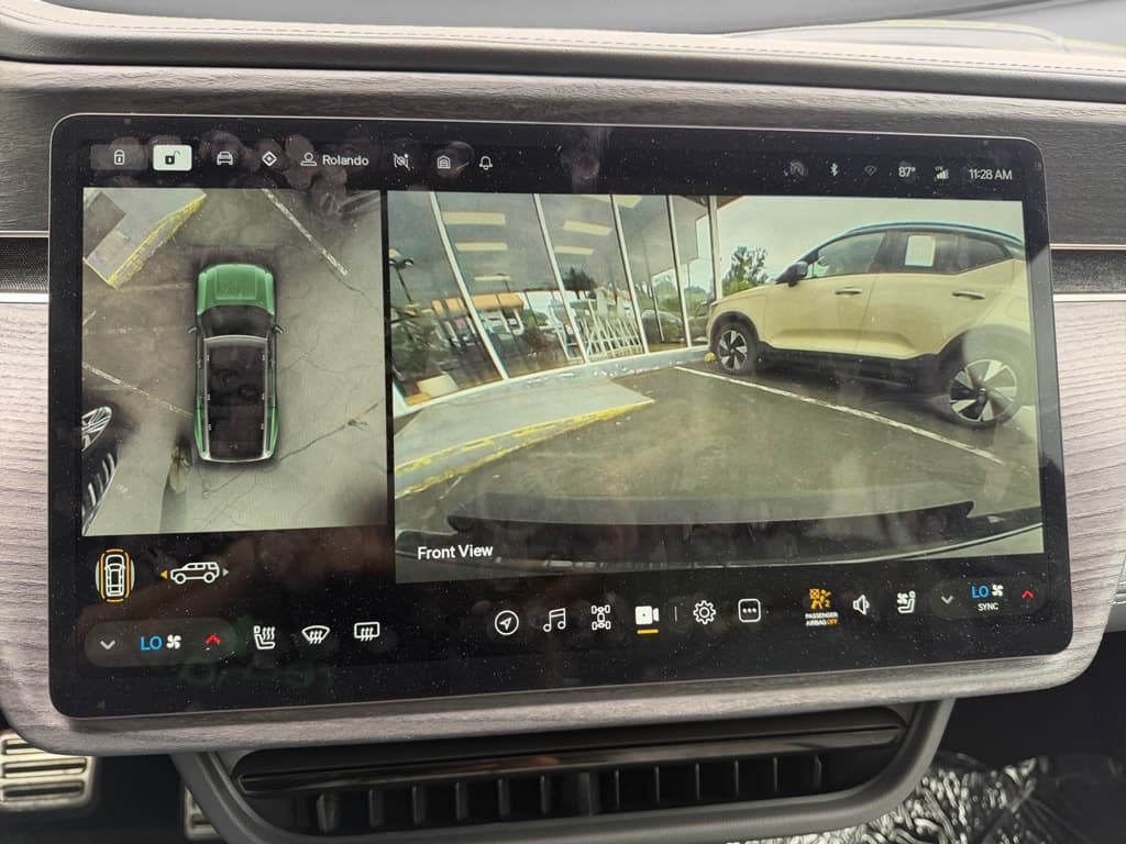 2023 Rivian R1S view 16