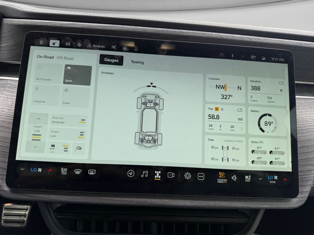 2023 Rivian R1S view 13