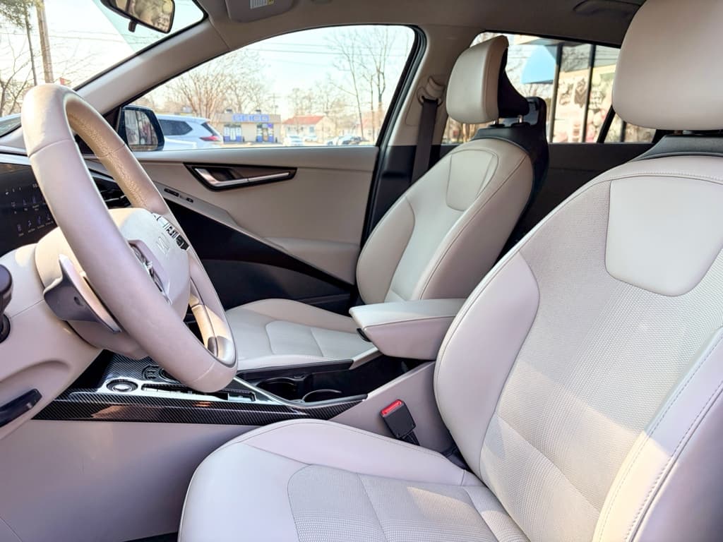 2023 Kia Niro EV view 17