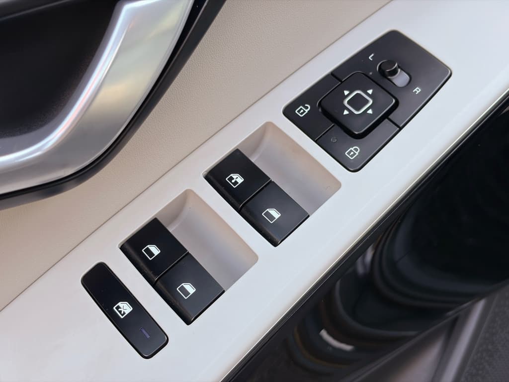 2023 Kia Niro EV view 7