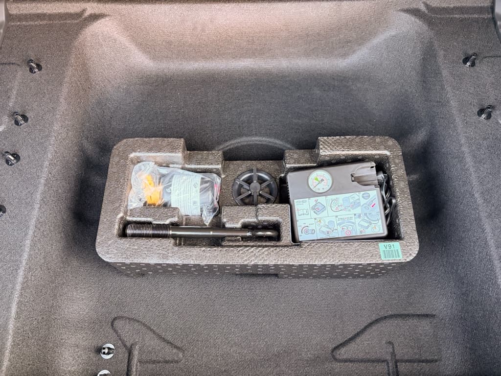 2023 Kia Niro EV view 28