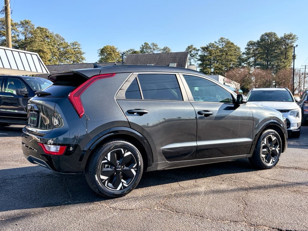 2023 Kia Niro EV view 3