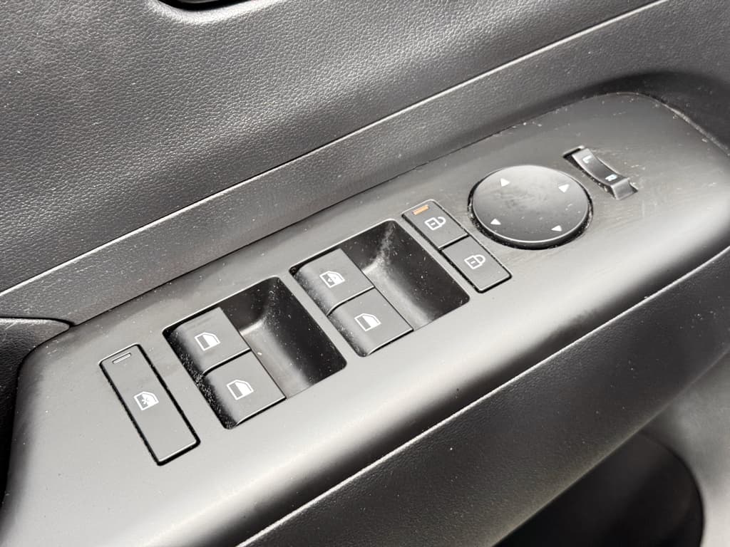 2024 Hyundai Kona view 8