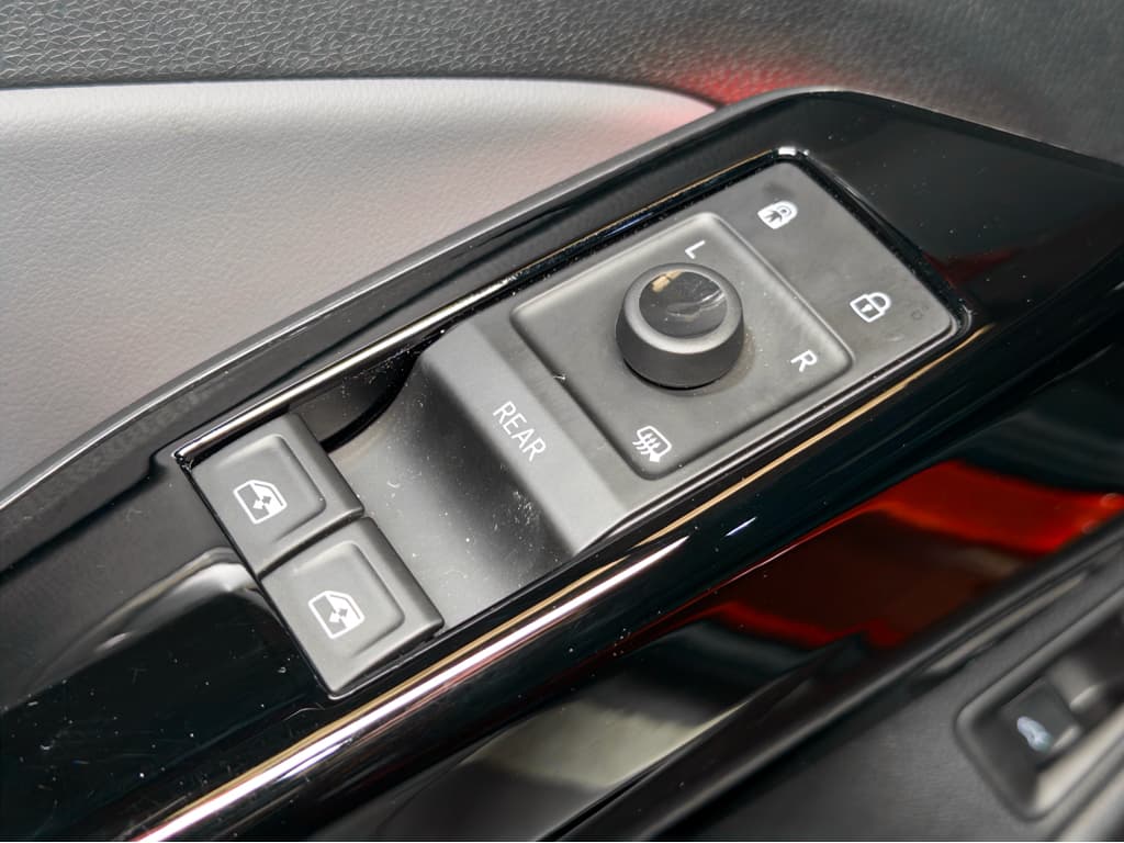 2023 Volkswagen ID.4 view 7