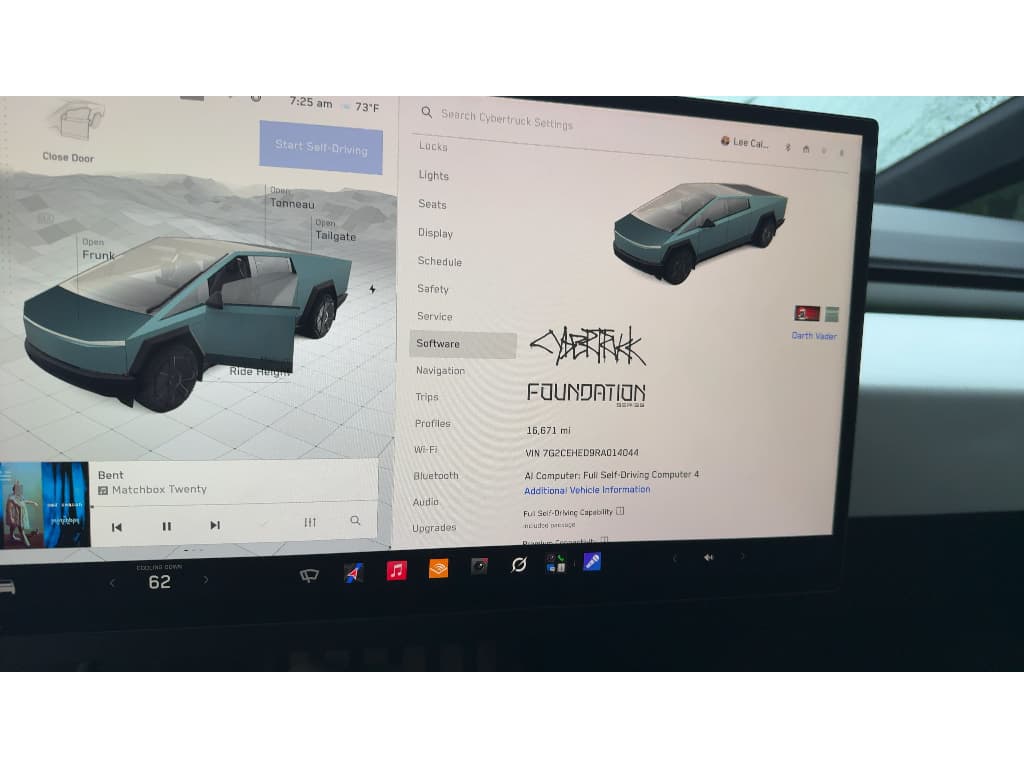2024 Tesla Cybertruck view 8