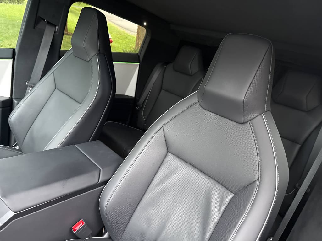 2024 Tesla Cybertruck view 9