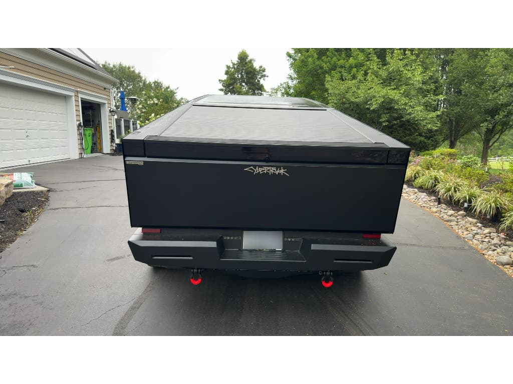 2024 Tesla Cybertruck view 10