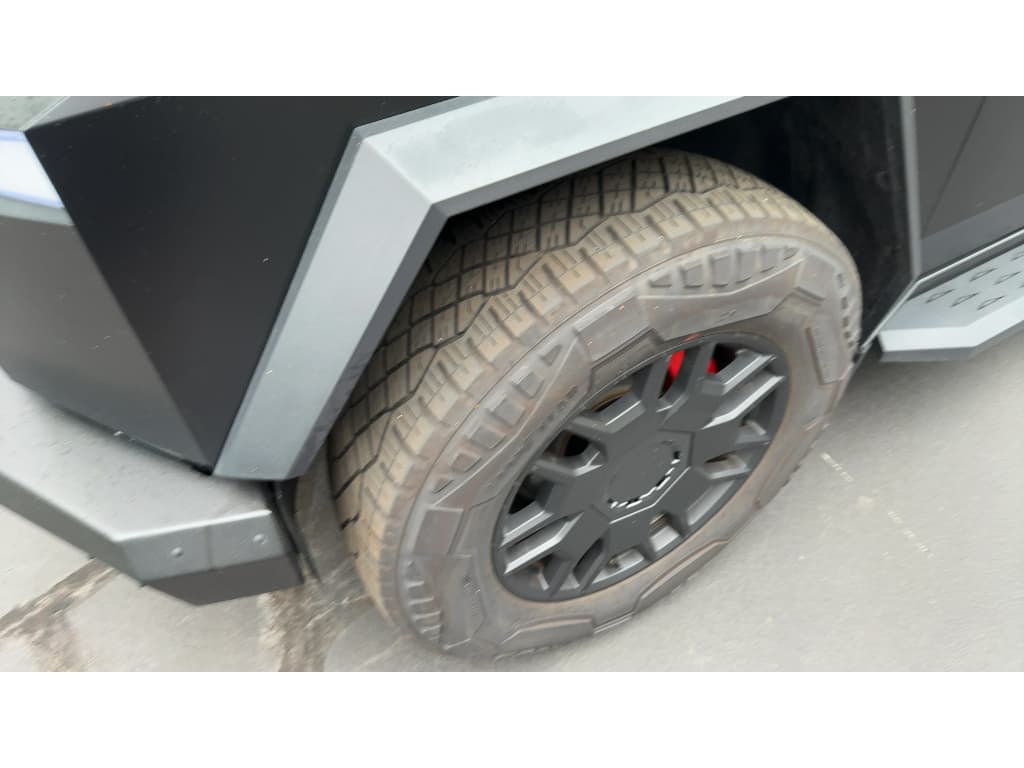 2024 Tesla Cybertruck view 11