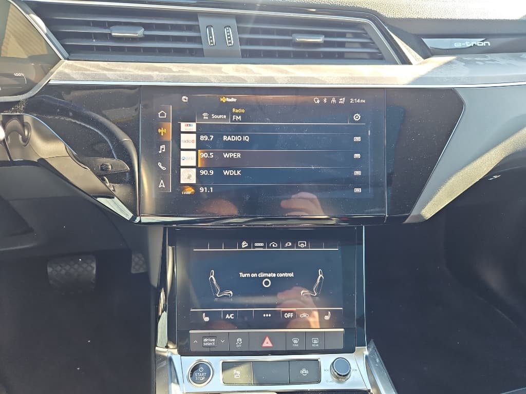 2022 Audi e-tron Sportback view 12