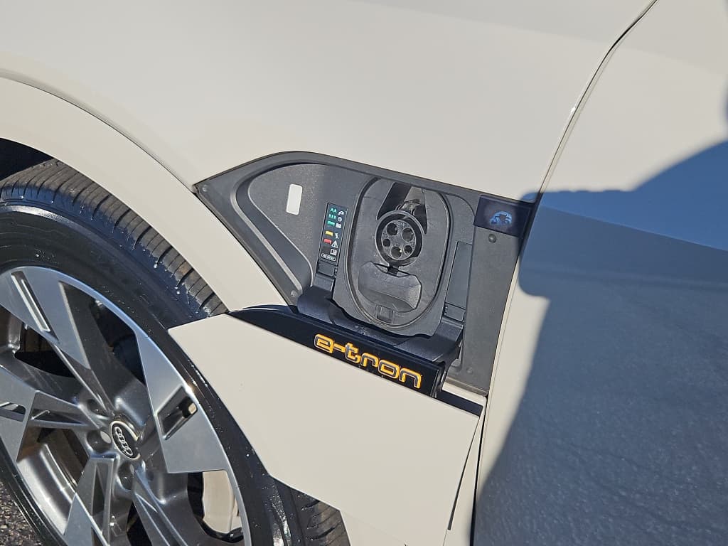 2022 Audi e-tron Sportback view 5