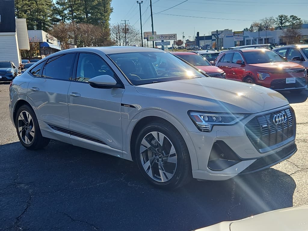 2022 Audi e-tron Sportback view 4