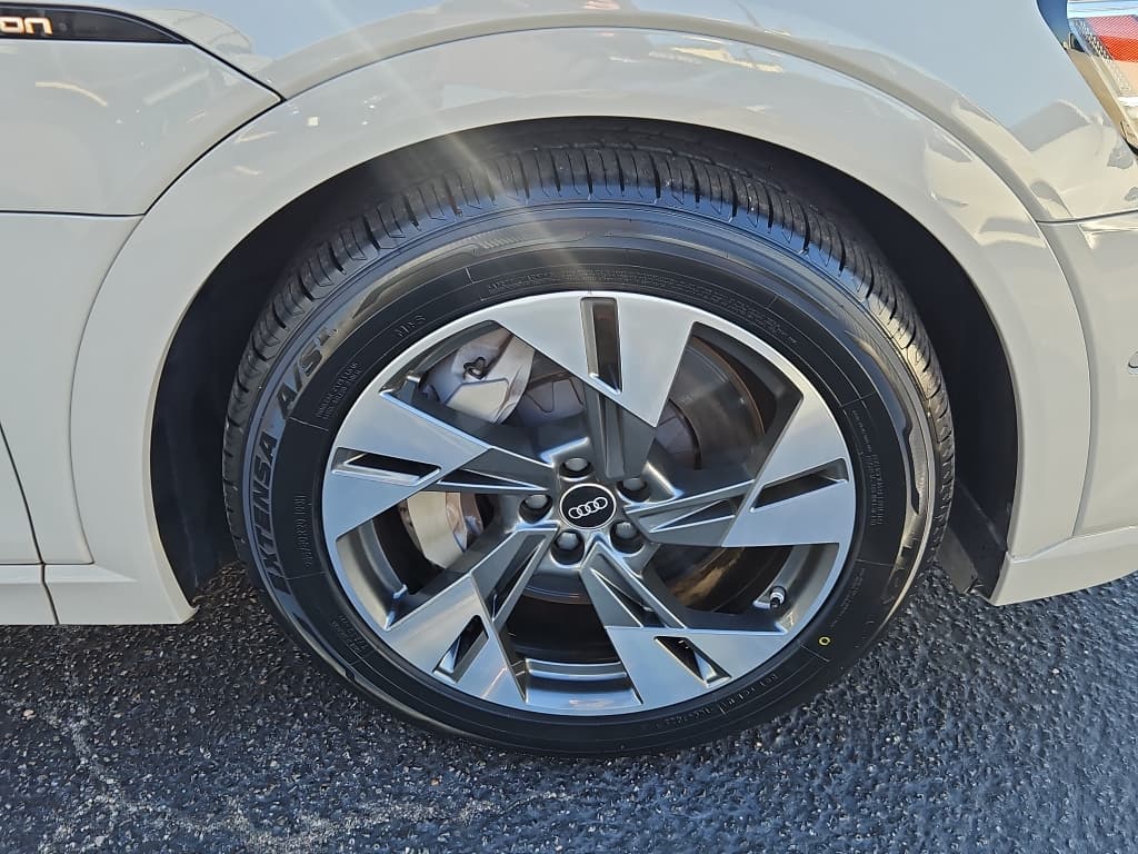 2022 Audi e-tron Sportback view 34