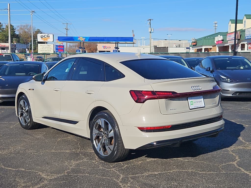 2022 Audi e-tron Sportback view 2