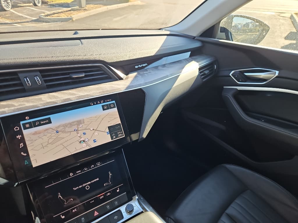 2022 Audi e-tron Sportback view 14