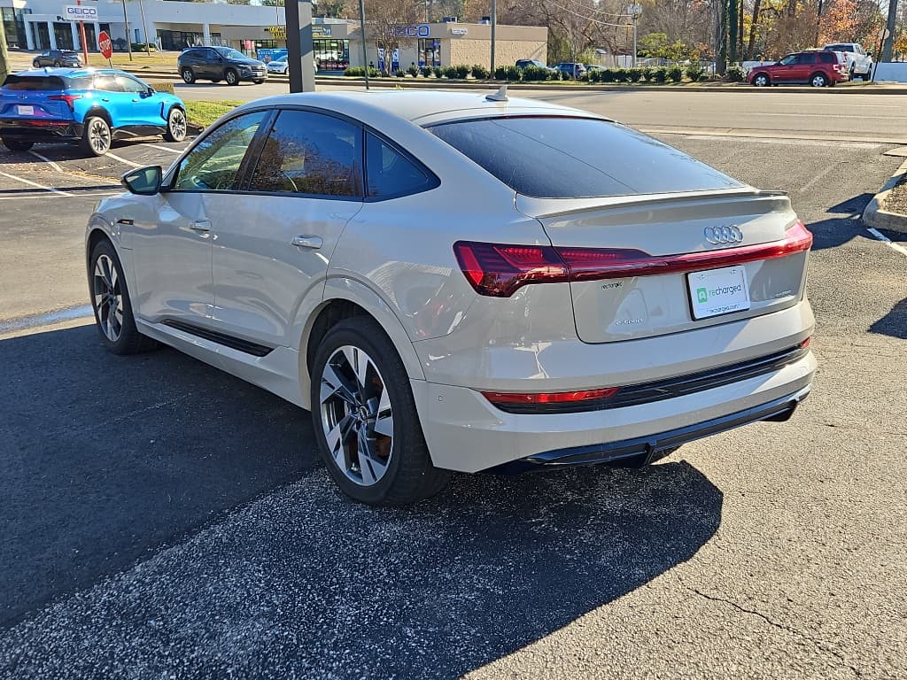 2022 Audi e-tron Sportback view 2