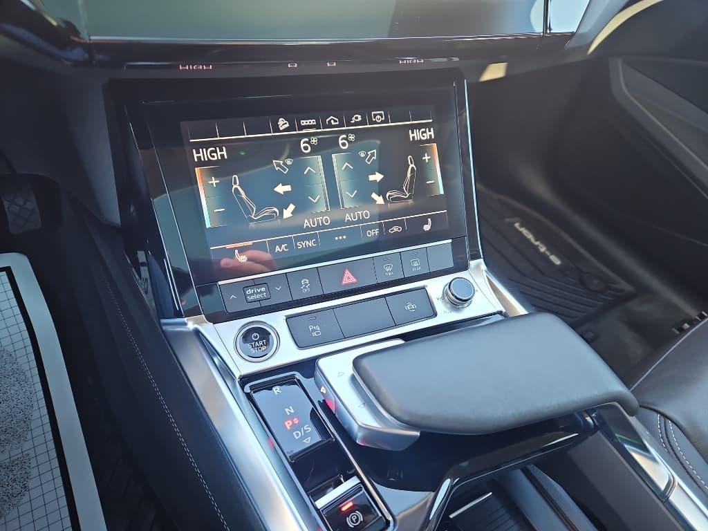 2022 Audi e-tron Sportback view 18