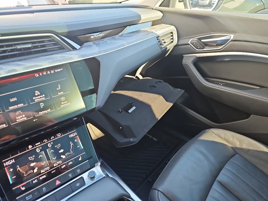 2022 Audi e-tron Sportback view 19