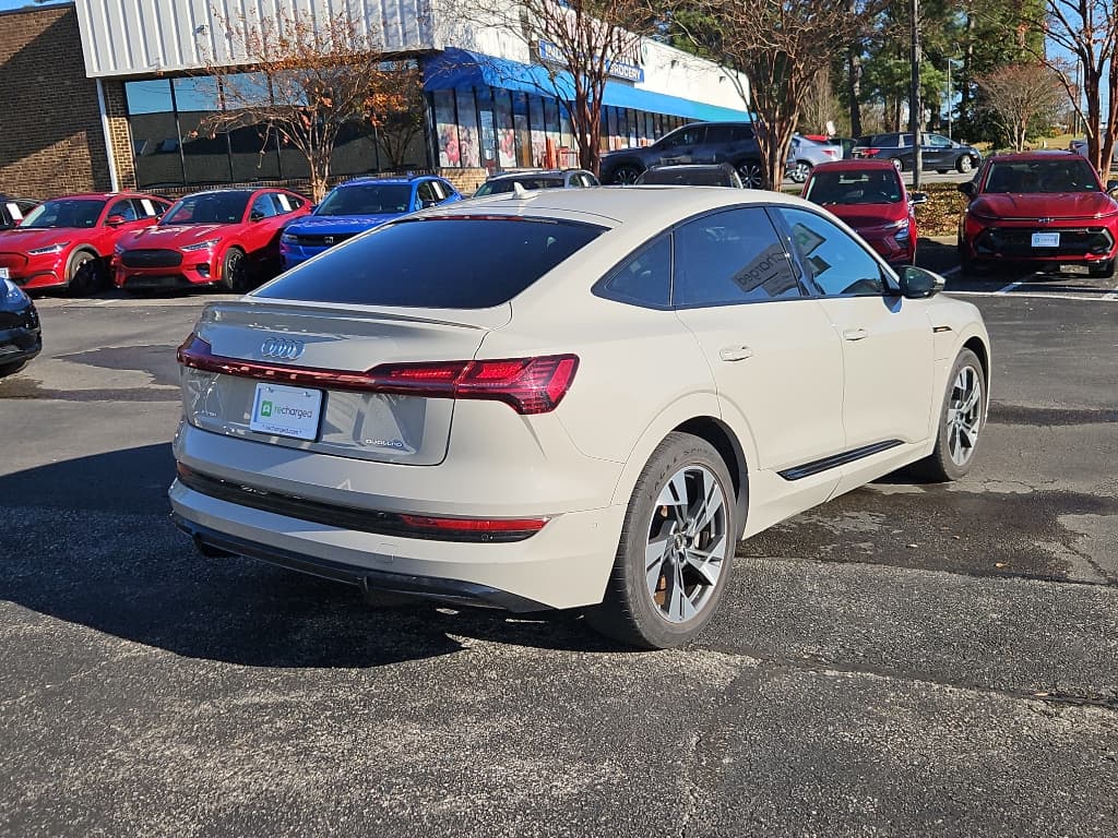 2022 Audi e-tron Sportback view 3