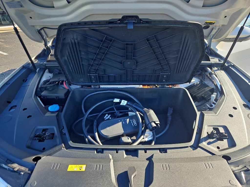 2022 Audi e-tron Sportback view 6