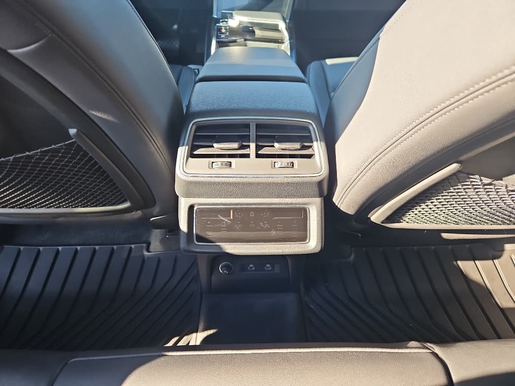 2022 Audi e-tron Sportback view 22