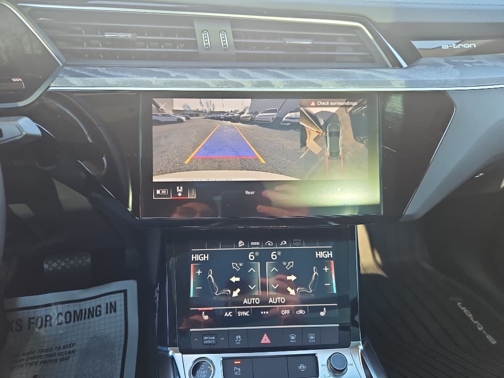 2022 Audi e-tron Sportback view 14