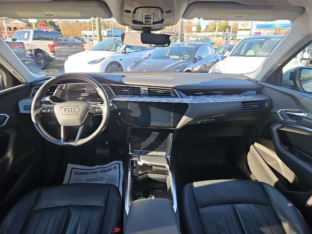 2022 Audi e-tron Sportback view 15