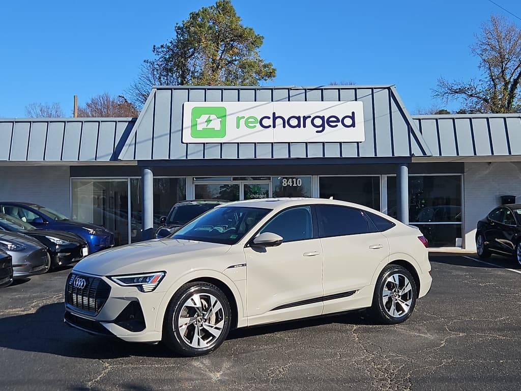 2022 Audi e-tron Sportback view 1
