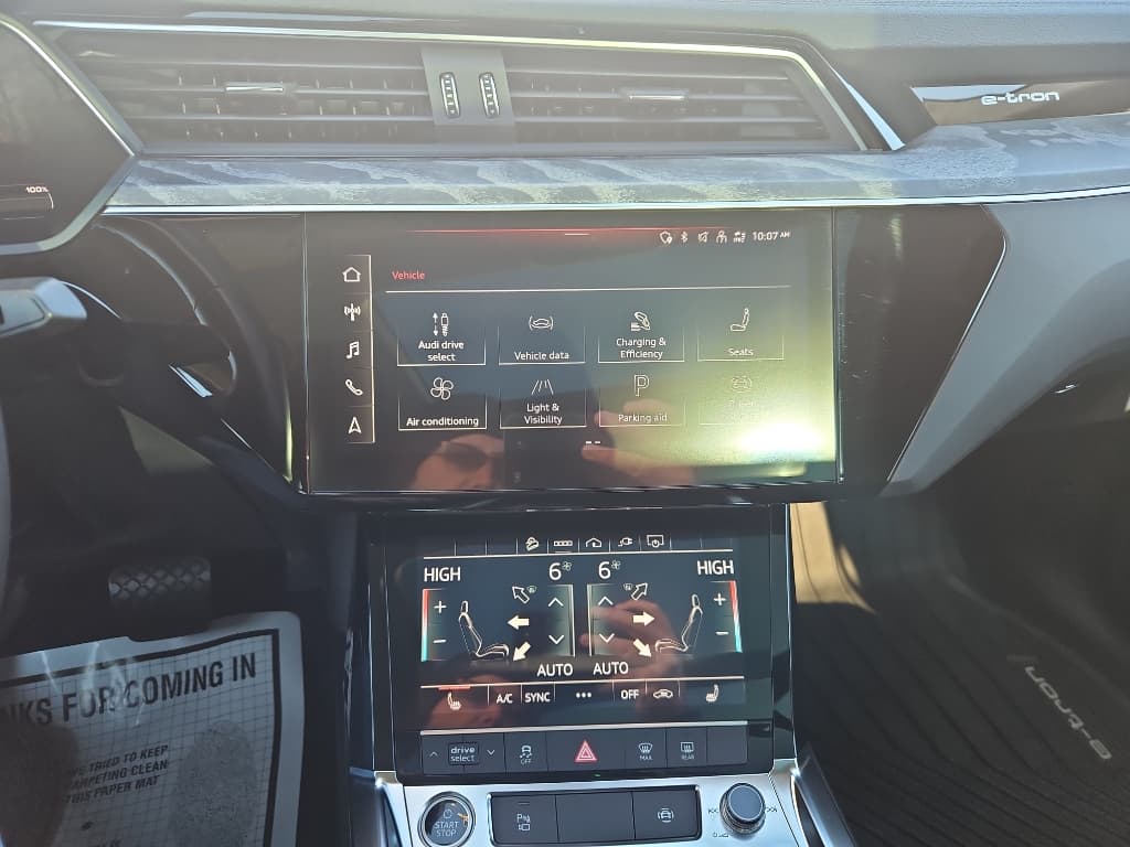 2022 Audi e-tron Sportback view 12