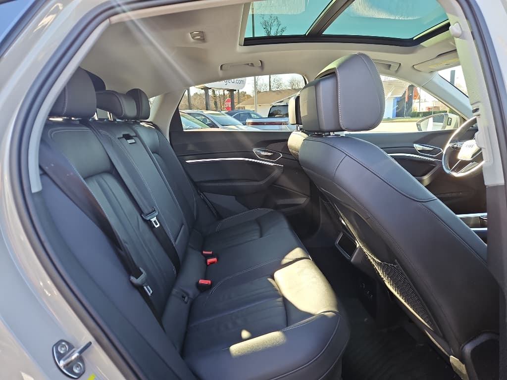 2022 Audi e-tron Sportback view 21