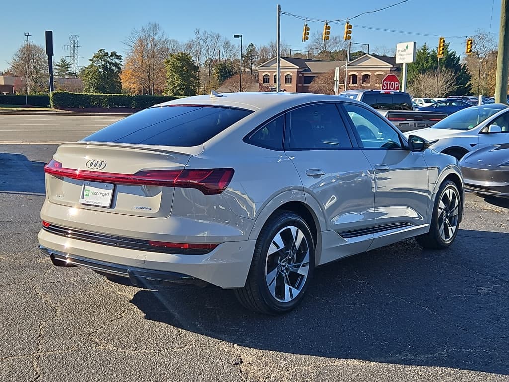 2022 Audi e-tron Sportback view 3
