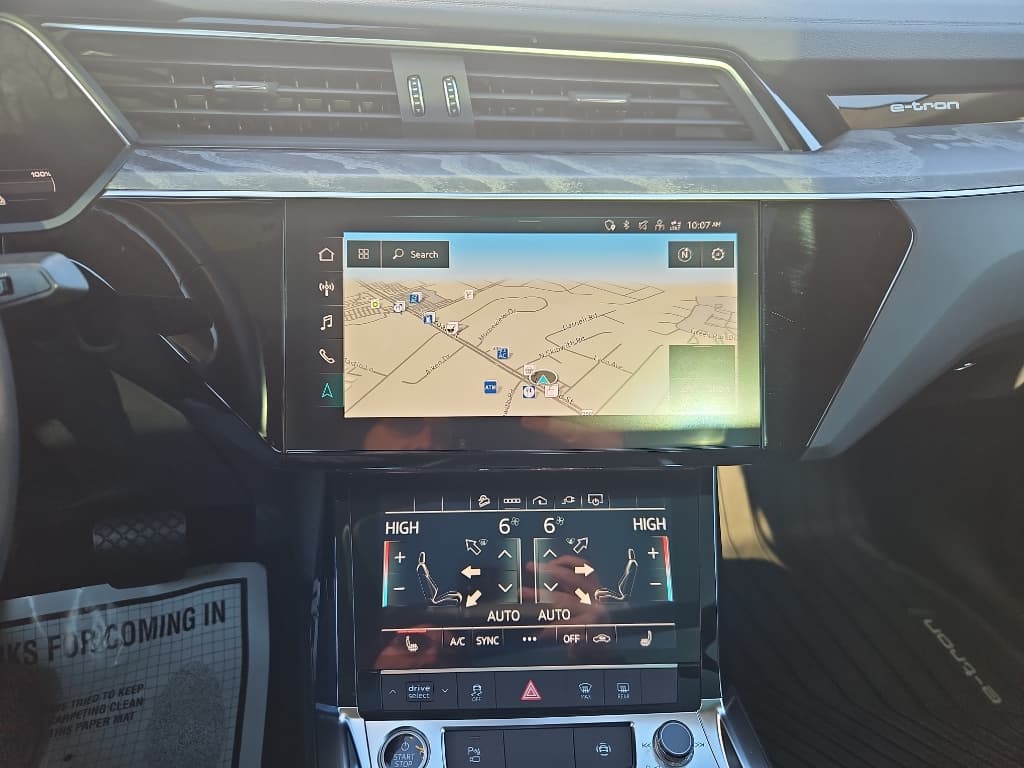 2022 Audi e-tron Sportback view 9