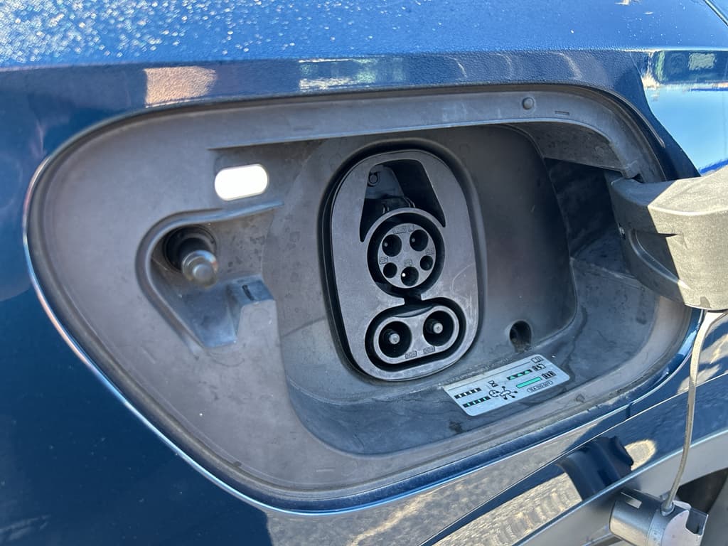 2023 Volkswagen ID.4 view 5