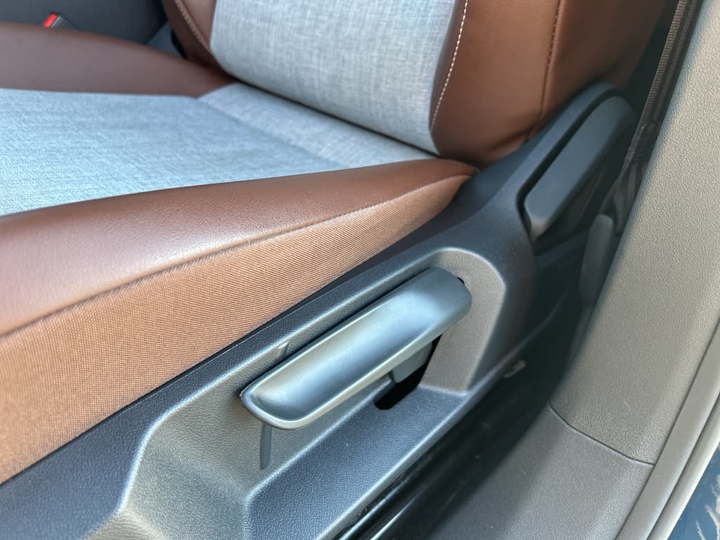 2023 Volkswagen ID.4 view 7