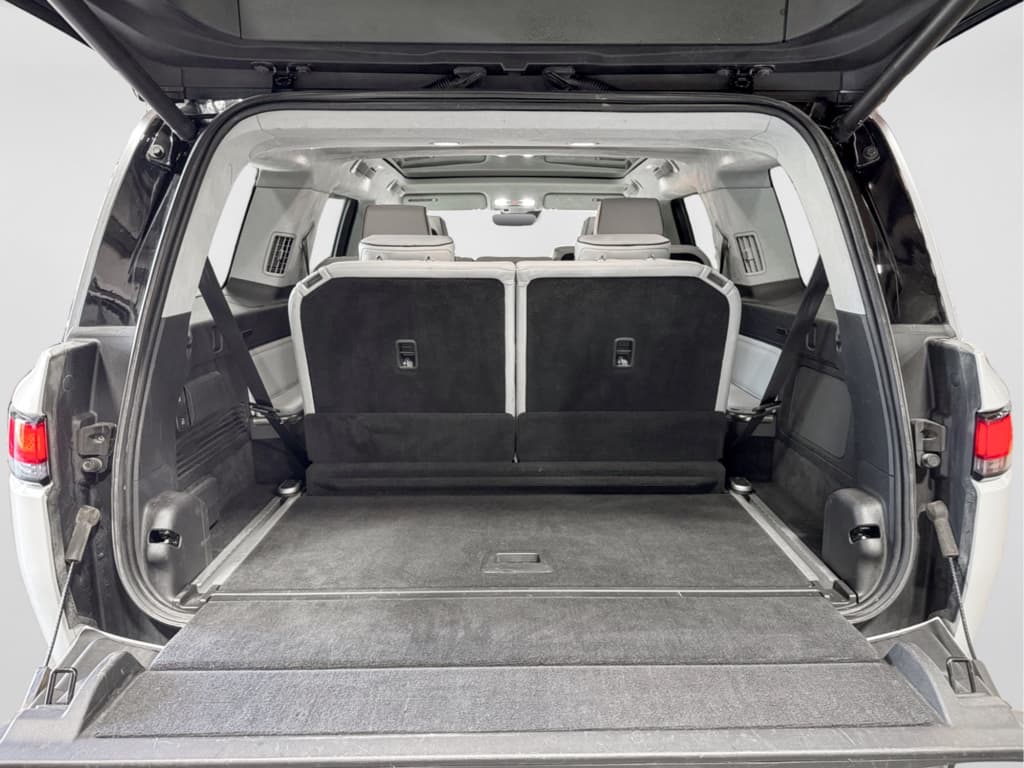 2023 Rivian R1S view 27