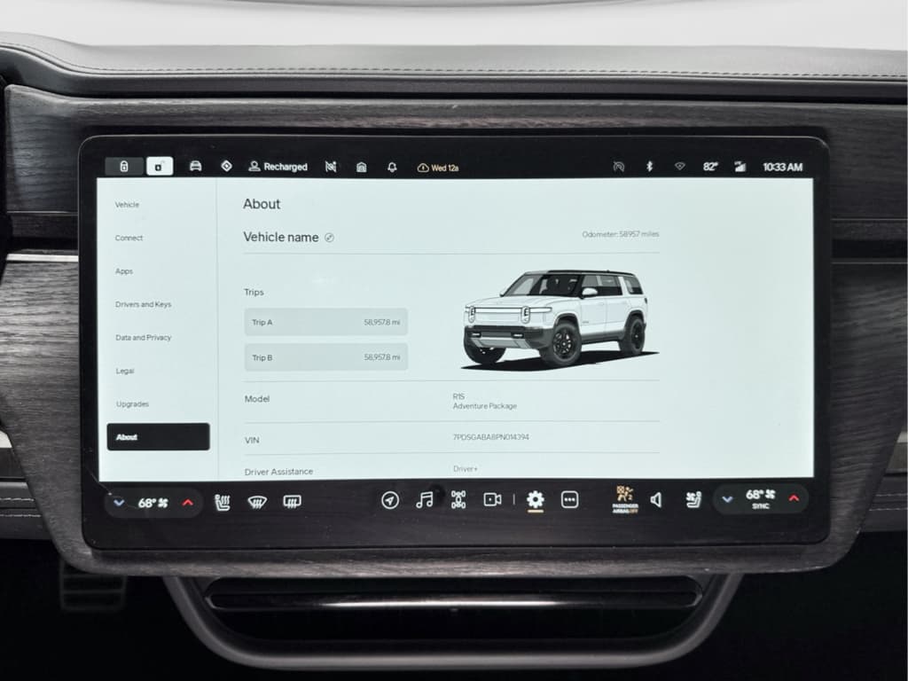 2023 Rivian R1S view 13