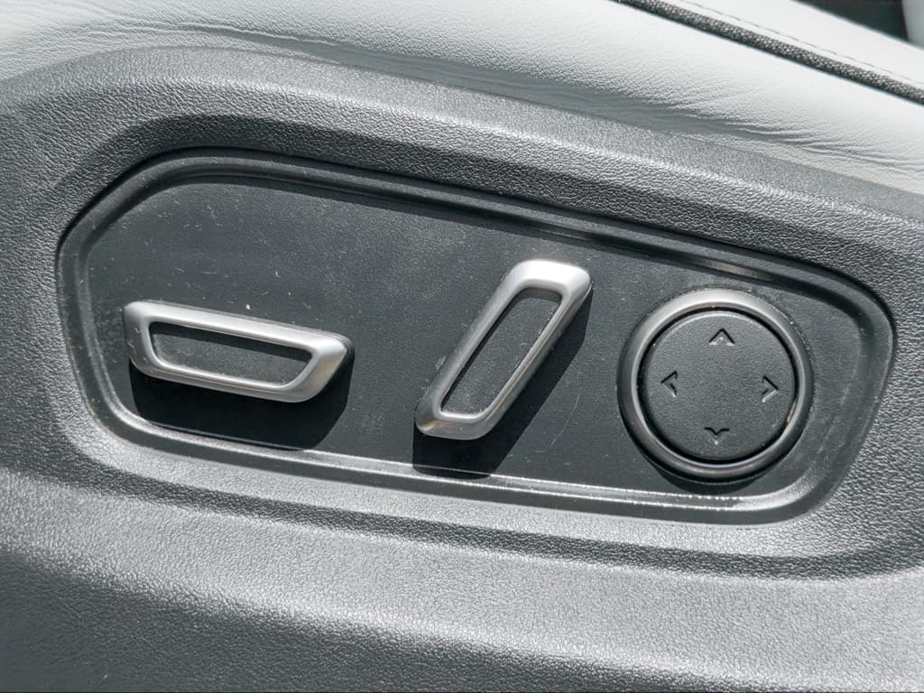 2023 Rivian R1S view 6