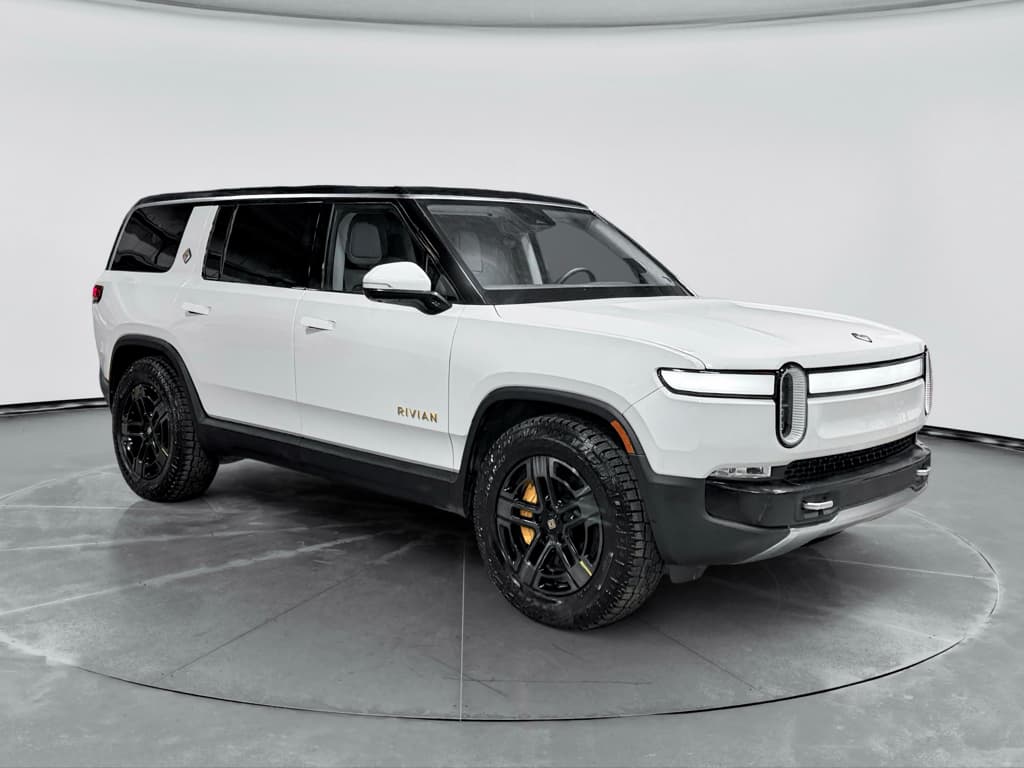 2023 Rivian R1S view 4