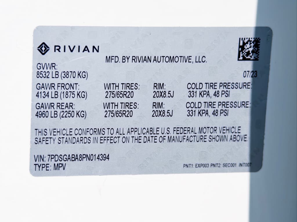 2023 Rivian R1S view 30