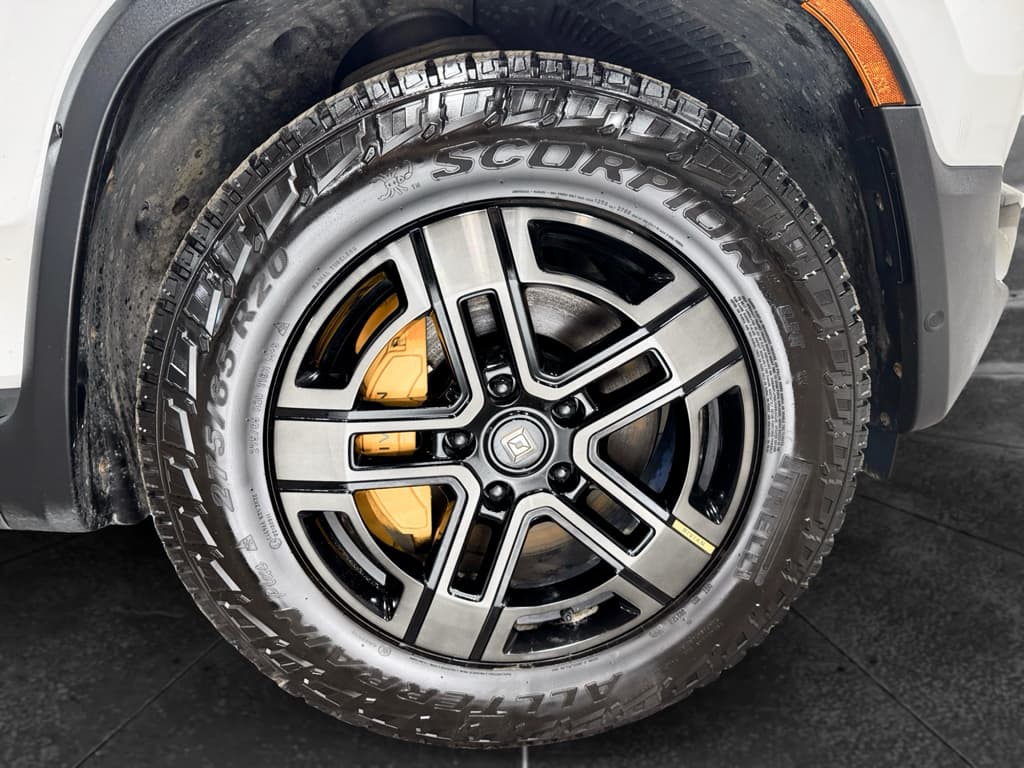2023 Rivian R1S view 36