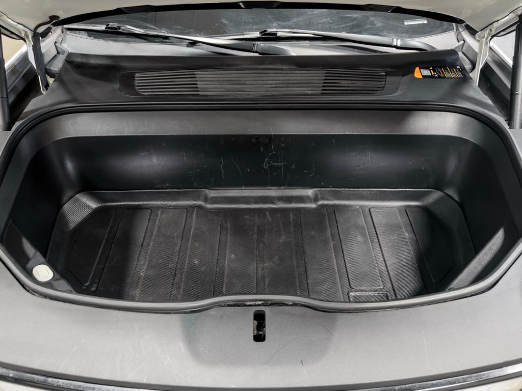 2023 Rivian R1S view 26