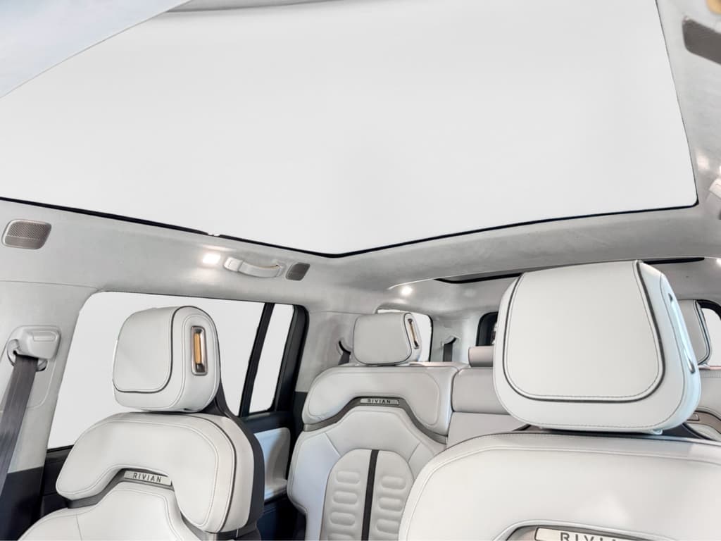 2023 Rivian R1S view 24