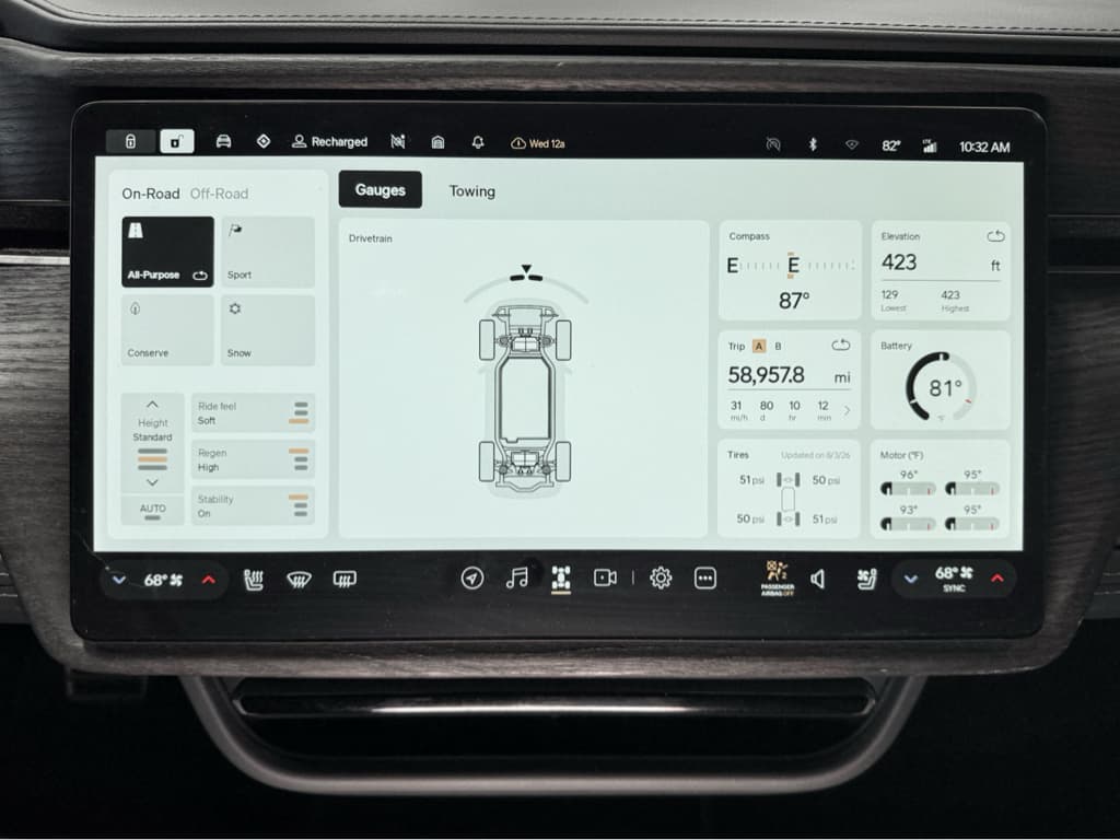 2023 Rivian R1S view 11
