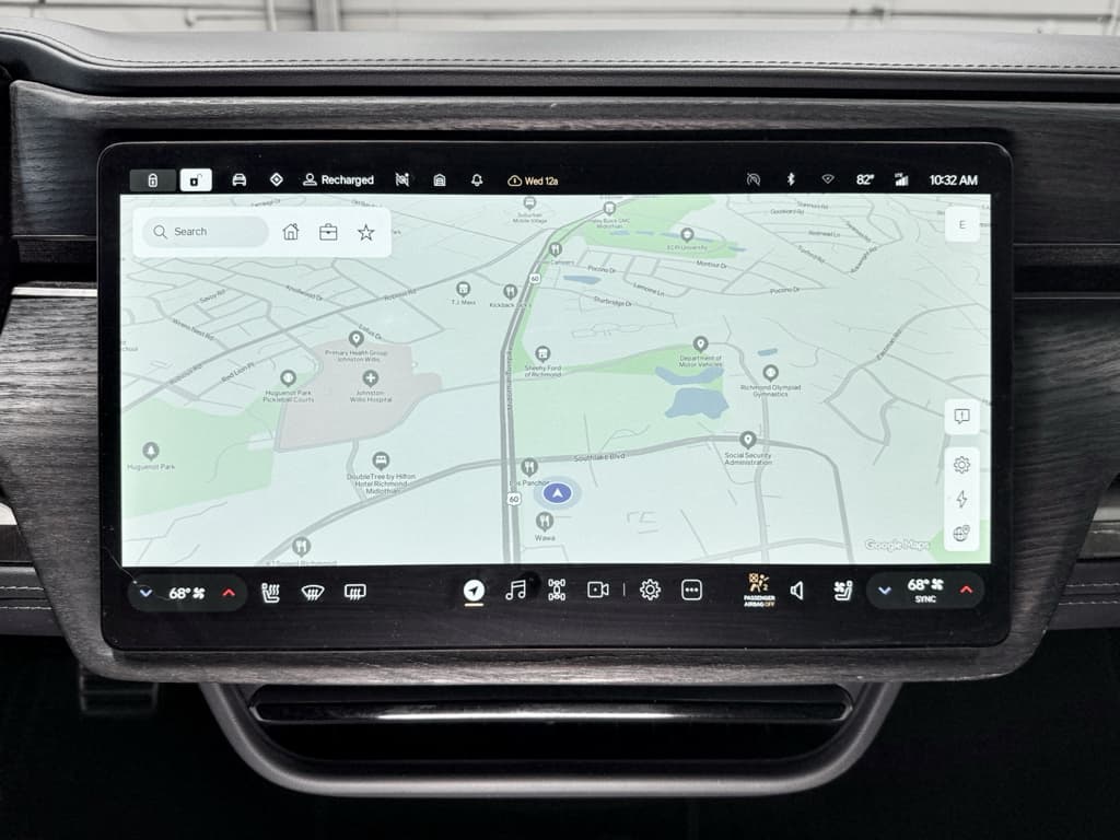 2023 Rivian R1S view 10