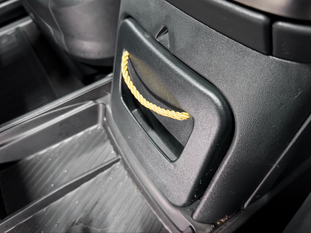 2023 Rivian R1S view 19