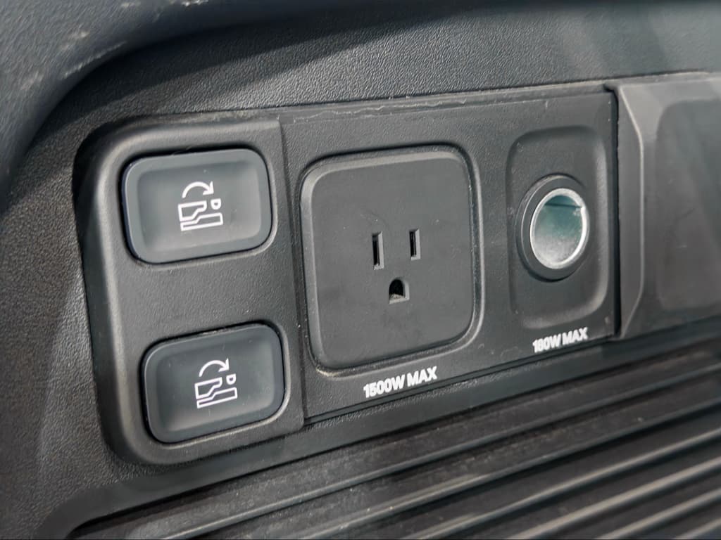 2023 Rivian R1S view 29