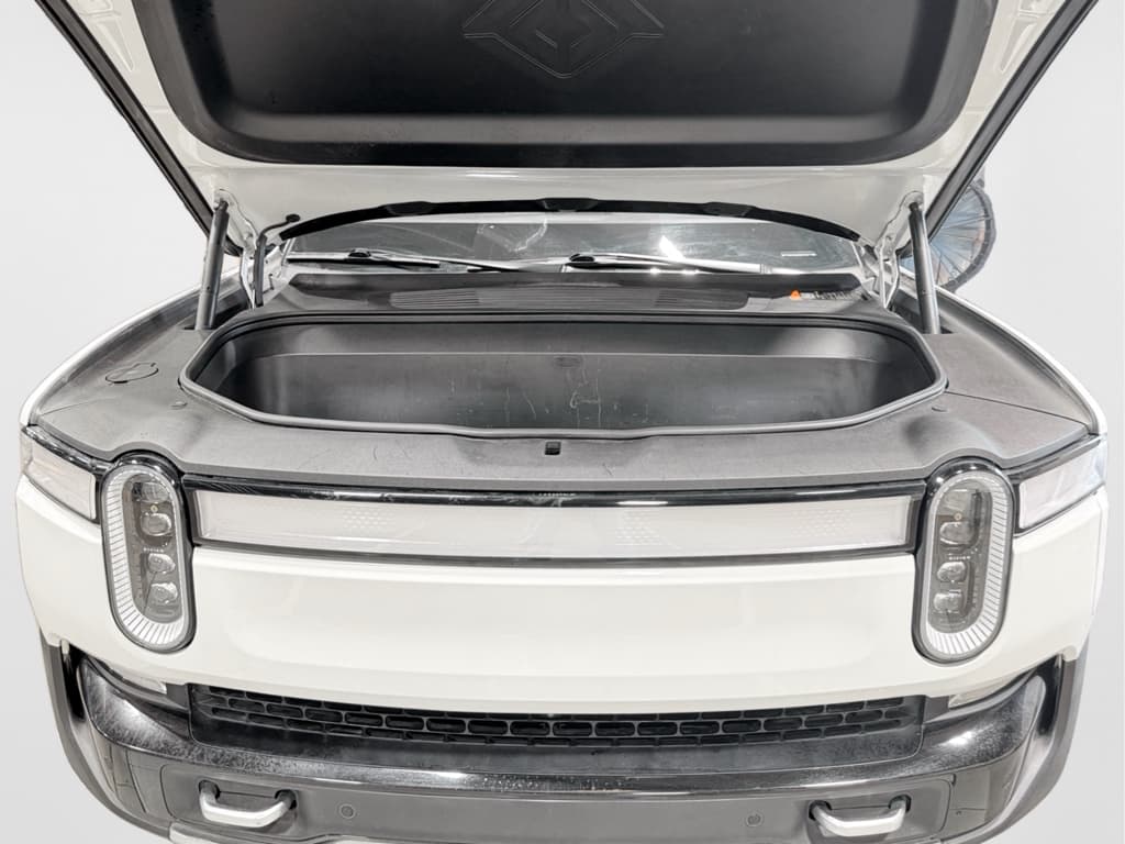 2023 Rivian R1S view 25