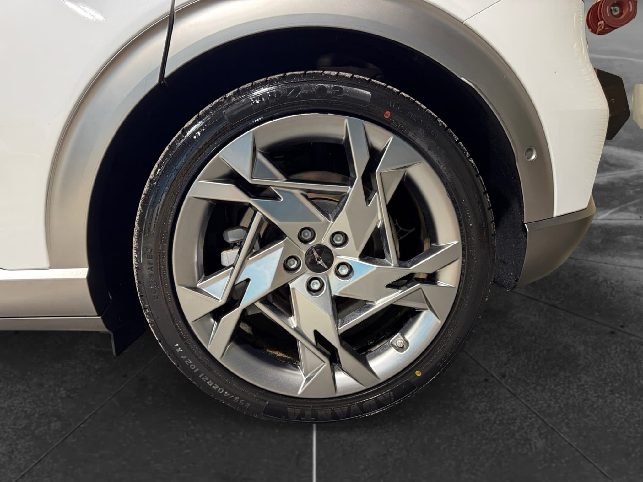 2023 Genesis GV60 view 32