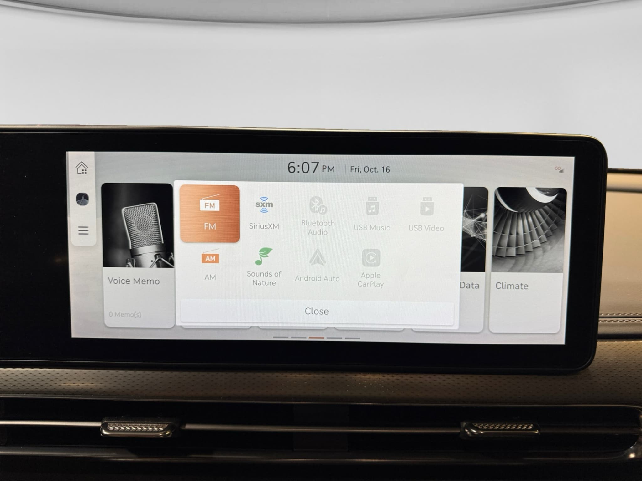 2023 Genesis GV60 view 10