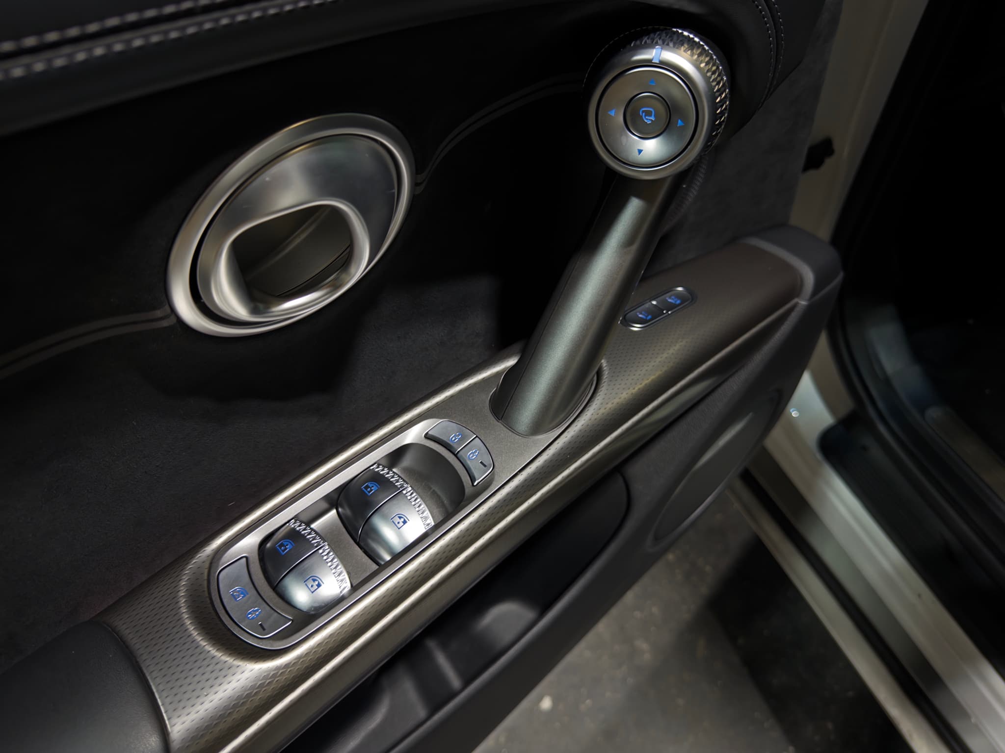 2023 Genesis GV60 view 6