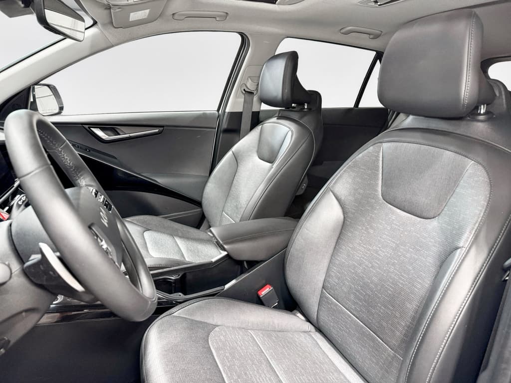 2023 Kia Niro EV view 17